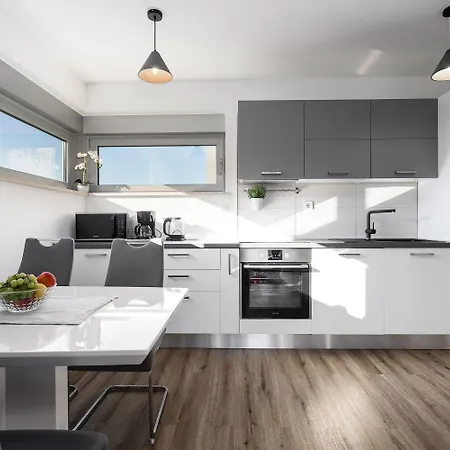 Exklusives Nur 50 Meter Zum Yachthafen Und Nur 300 Meter Zum Apartmán Vrsar