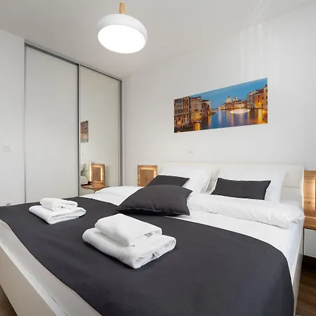 Exklusives Nur 50 Meter Zum Yachthafen Und Nur 300 Meter Zum Apartmán Vrsar