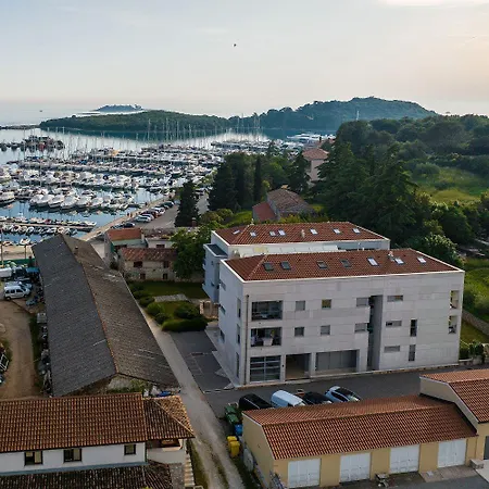 Apartmán Exklusives Nur 50 Meter Zum Yachthafen Und Nur 300 Meter Zum
